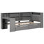 Lit plateforme simple en bois, avec tête de lit tapissier, rangement multiple, charge, bureau à DEL et encastré, station de recharge en bois de couleur grise, lumières, aspect ombragé-257682234
