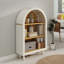 Petite bibliothèque arquée à 3 niveaux avec finition deux tons