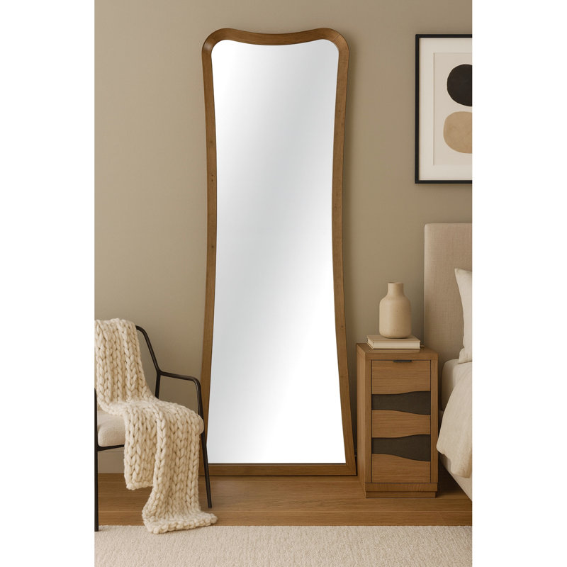Miroir de plancher avec silhouette courbée gracieuse, cadre en bois d'eucalyptus, conception complète pour toute configuration de vestiaire, 36 po de profondeur, 78 po de hauteur, 83,73 lb de poids, miroir invitant