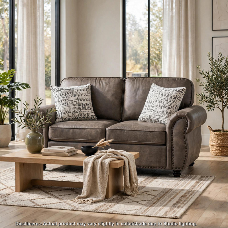 Canapé deux places Pinto avec garniture cloutée, 2 coussins décoratifs, microfibre grise, L 68,5 po, Marron foncé