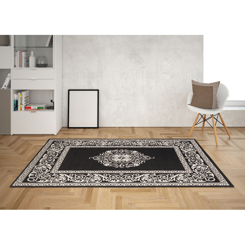 Magnifique tapis intérieur / extérieur noir Ramos, Rectangle 5 pi 3 po x 7 pi 7 po