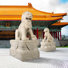 Statue de chien femelle