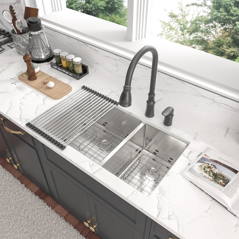 32" L x 18" W Undermount Kitchen Sink Double Bowl 16 Guage Stainless Steel Sink with Sink Grid and Basket Strainer