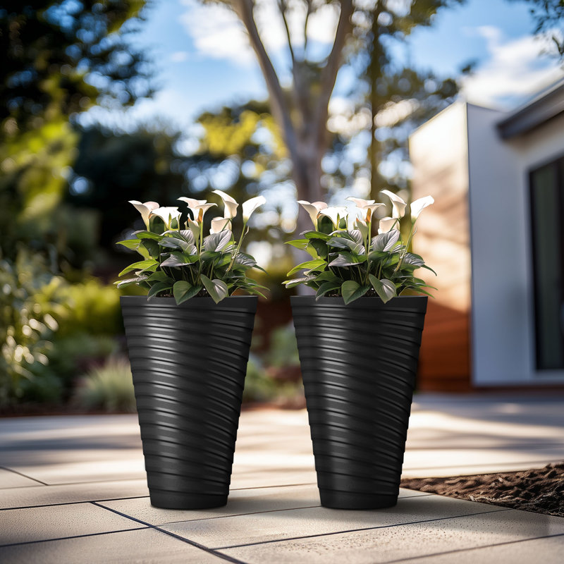 Pot à fleurs Aftina, H 29 po x l 15,7 po x P 15,7 po, Spirale noire