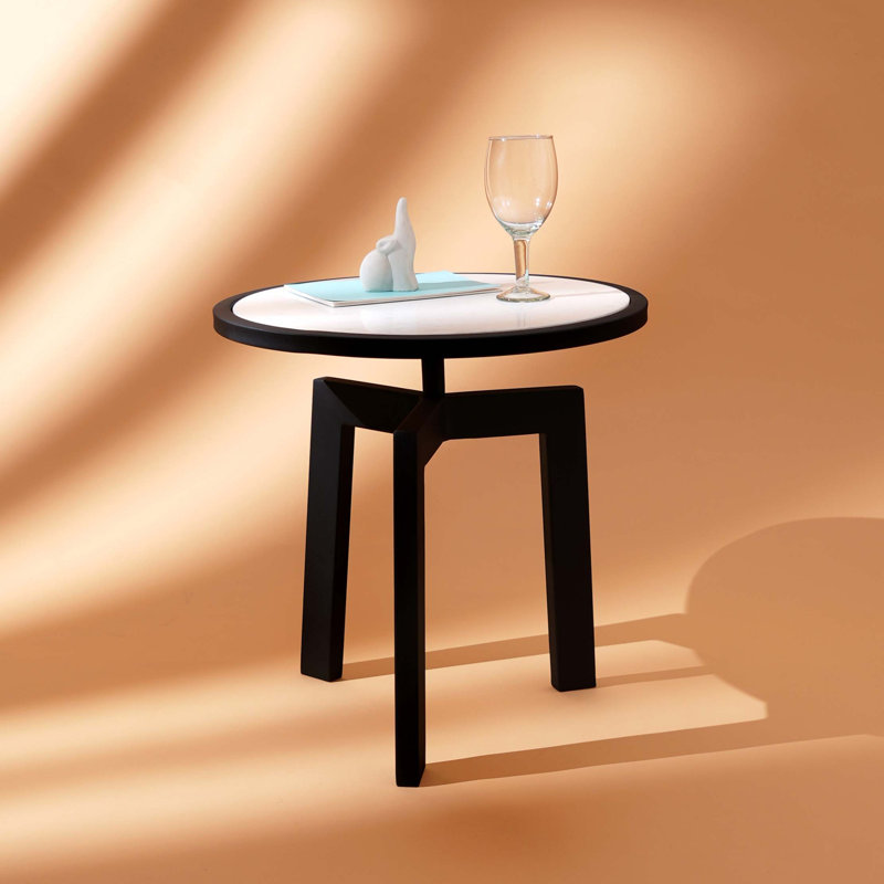 Table d'appoint ronde moderne en marbre avec piétement de trépied minimaliste