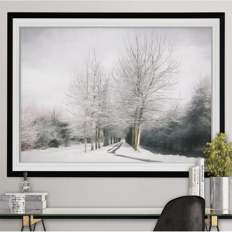 «Winter is Here», reproduction de photo sur toile, H 30 po x l 40 po x P 1,5 po, Cadre noir