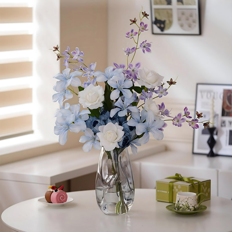 Ornements de fleurs simulées