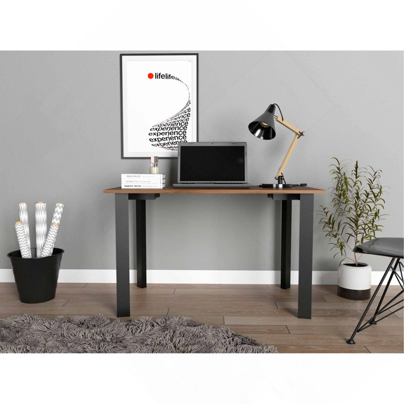 Bureau d'écriture rectangulaire avec pieds en acier