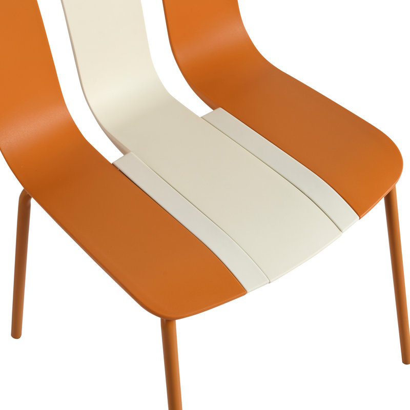 Ensemble de 4 chaises modernes en bloc de couleur avec pieds en métal et siège en plastique PP. Sièges ergonomiques confortables, structure fraîche, convenant aux chaises de salle à manger, aux sièges, aux pieds,