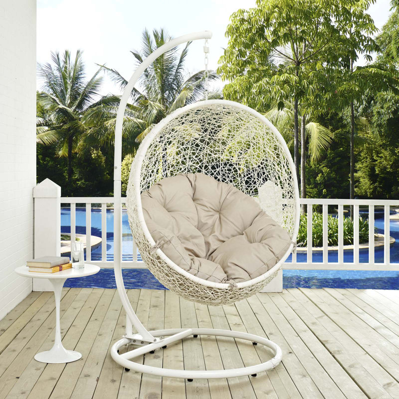 Chaise suspendue d'extérieur avec support Hide de Modway, Blanc / Beige