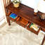 Console traditionnelle en bois, table d'entrée de 120 cm de long avec 3 tiroirs de rangement, plateau en placage à chevrons et pieds cannelés, table d'appoint en noyer pour couloir ou salon