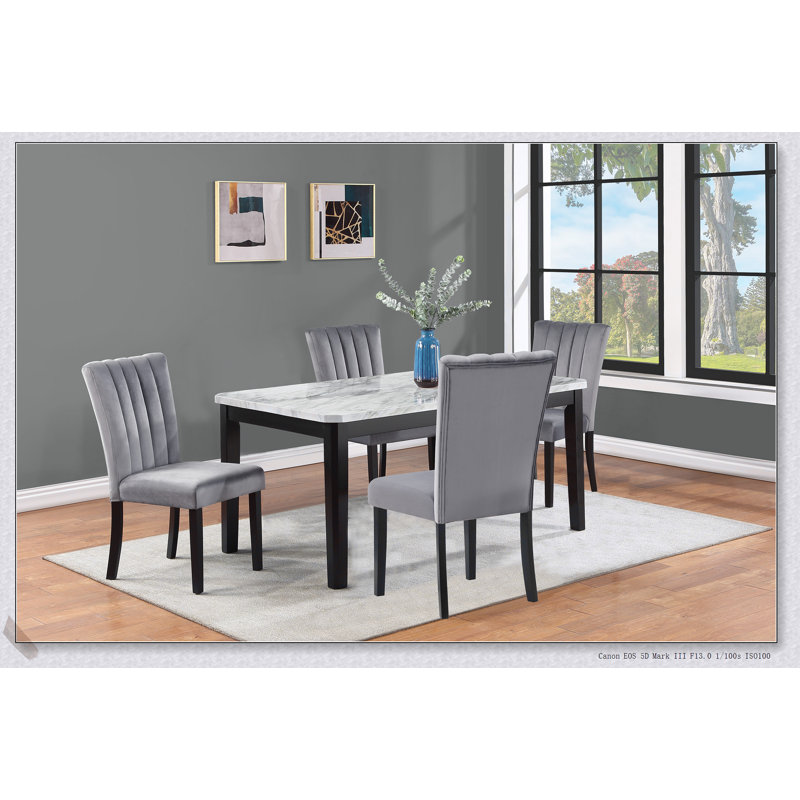 Ensemble de salle à manger 5 pièces contemporain avec plateau rectangulaire en faux marbre, chaises rembourrées à finition noire et fabrication en bois massif pour une salle à manger élégante et fonctionnelle