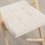 Chaise pliante au design élégant avec structure en bois massif et dossier et siège rembourrés capitonnés-774085119