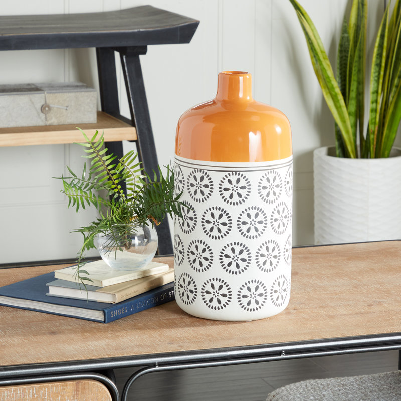 Vase en grès Cole & Gray, H 15 po x l 9 po x P 9 po