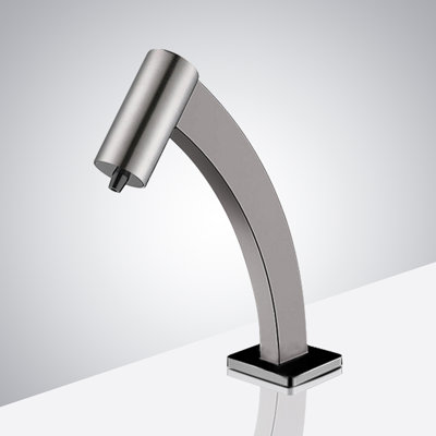Robinet automatique à capteur Bravat avec finition nickel brossé