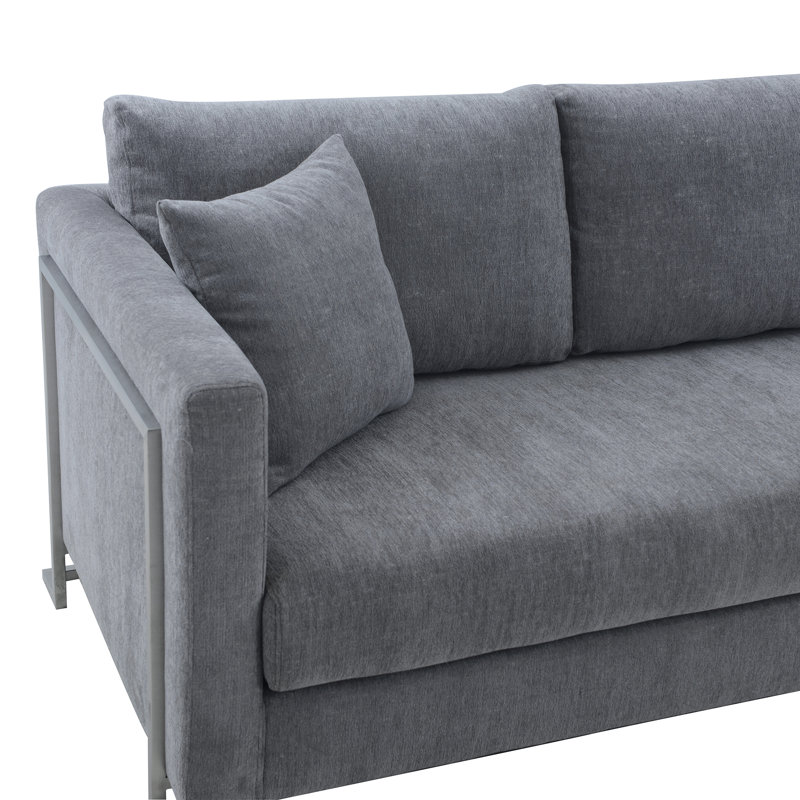 Canapé Kelora gris recouvert de tissu avec pattes en acier inoxydable brossé