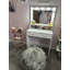 Bureau de coiffeuse avec miroir et lumières, coiffeuse avec grand tiroir, commode de rangement à 2 niveaux et 3 modes d'éclairage à luminosité réglable, convient à la chambre à coucher (blanc)