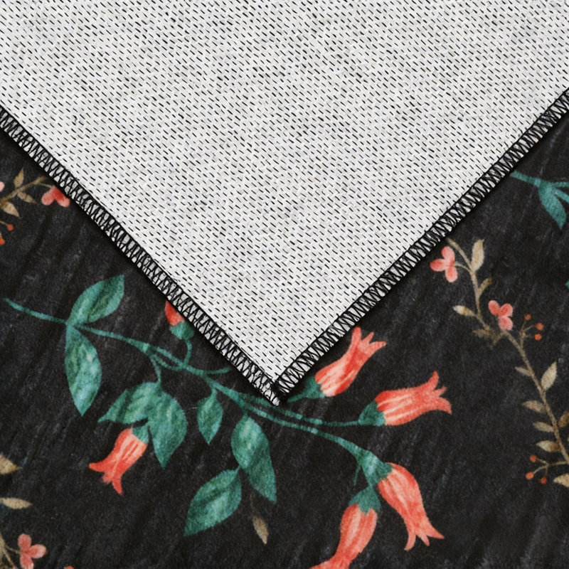 Rug, Black, Rectangle 5' x 7'