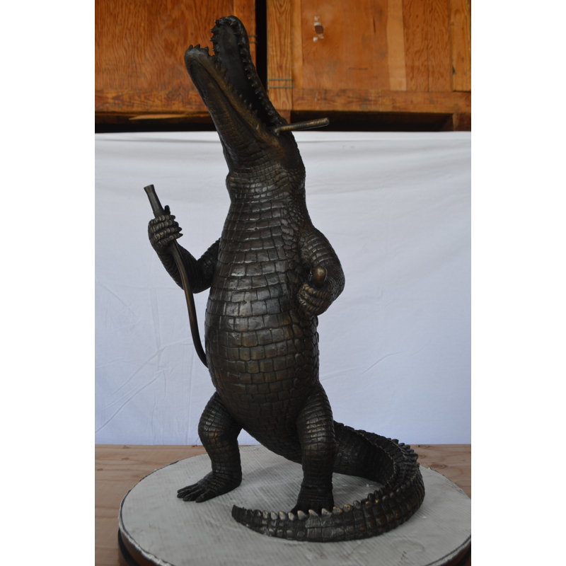 Statue d'alligator s'amusant en bronze - fontaine - Taille: L 15 po x l 15 po x H 31 po.