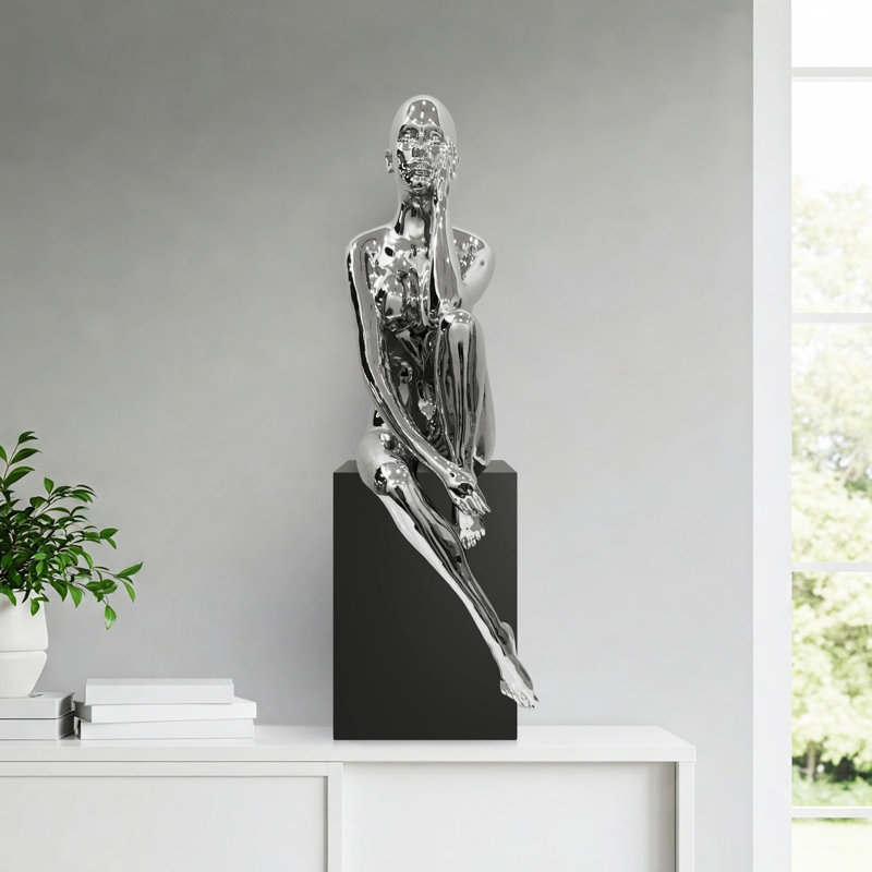 Sculpture poupée Antoinette en résine chromée avec base noire