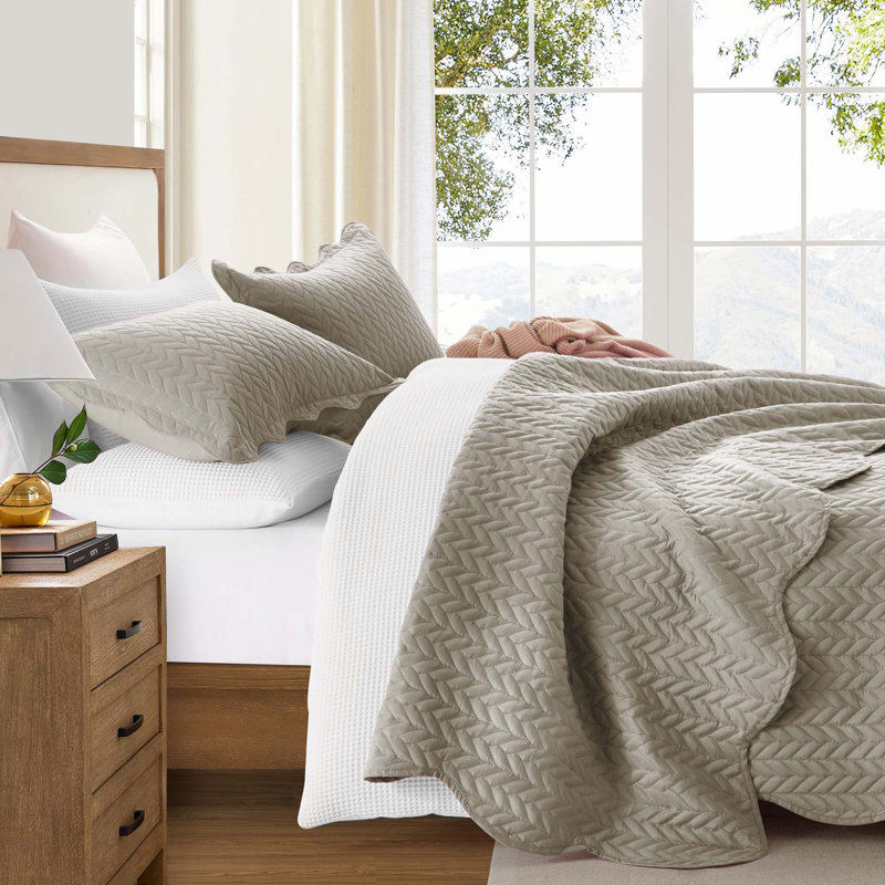 Embossed Microfiber Quilt Coverlet Set, Queen ( 90 Inc x 96 Inc ), Beige