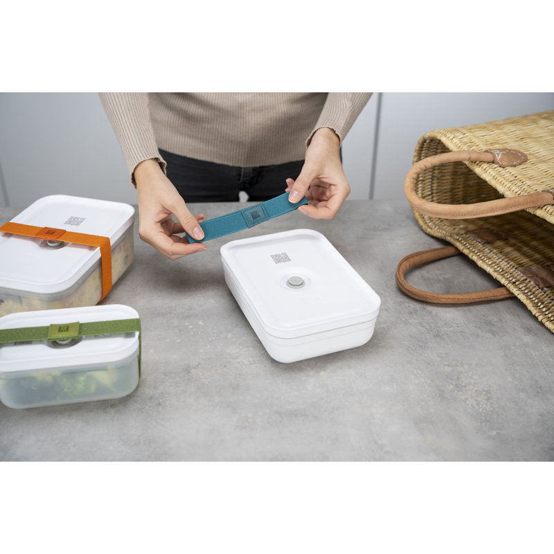 32.6658 oz. Food Storage Container