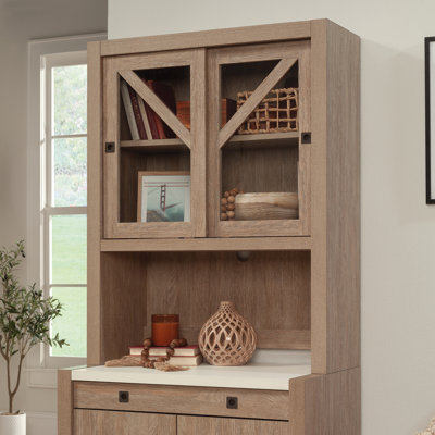 Eraclio 42.244'' H x 32.992'' W Hutch