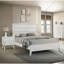 Mobilier de chambre à coucher contemporain: table de chevet 2 en blanc avec bois massif et bronze à texture ondulée, conception d'angle, texture, pieds inclinés pour