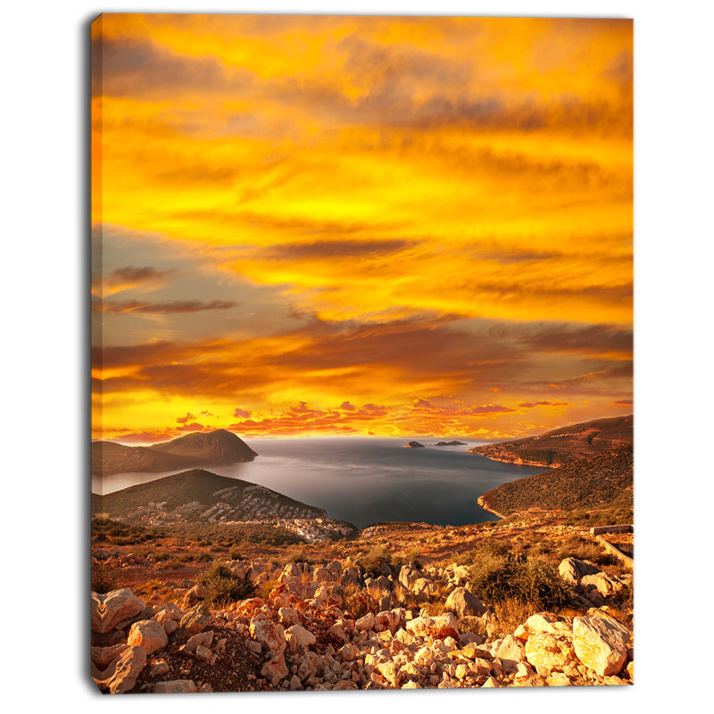 « magnifique landscape under yellow sky », reproduction de photo sur toile tendue, H 20 po x l 12 po x P 1po
