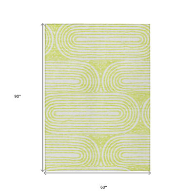 Tapis extérieur lavable abstrait vert et blanc HomeRoots 5 pi x 8 pi