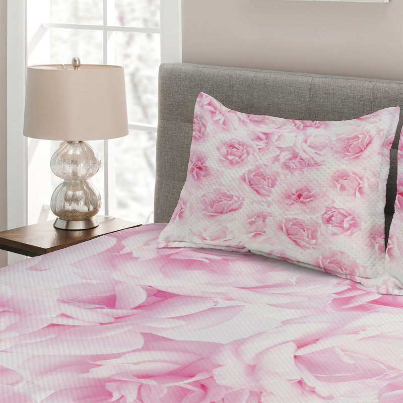 Farmhouse / Country Floral Coverlet