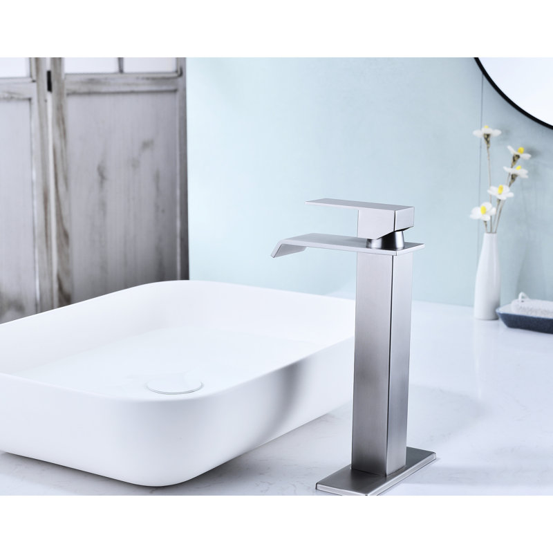 Robinet de lavabo de salle de bain avec bec cascade et poignée simple, drain escamotable sans trop-plein, acier inoxydable au fini nickel brossé, débit stable pour une atmosphère calme, eau facile à gérer
