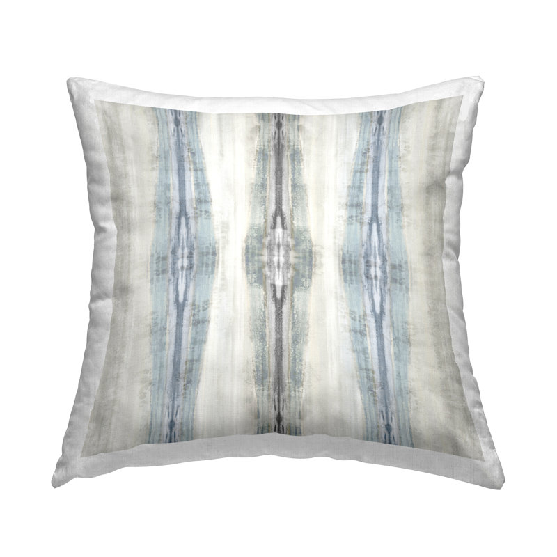 Coussin décoratif à motif ikat gris doux par Ellie Roberts