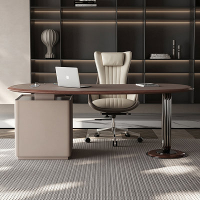 Bureau de direction incurvé en similicuir taupe avec base en acier inoxydable et armoire à tiroirs à gauche
