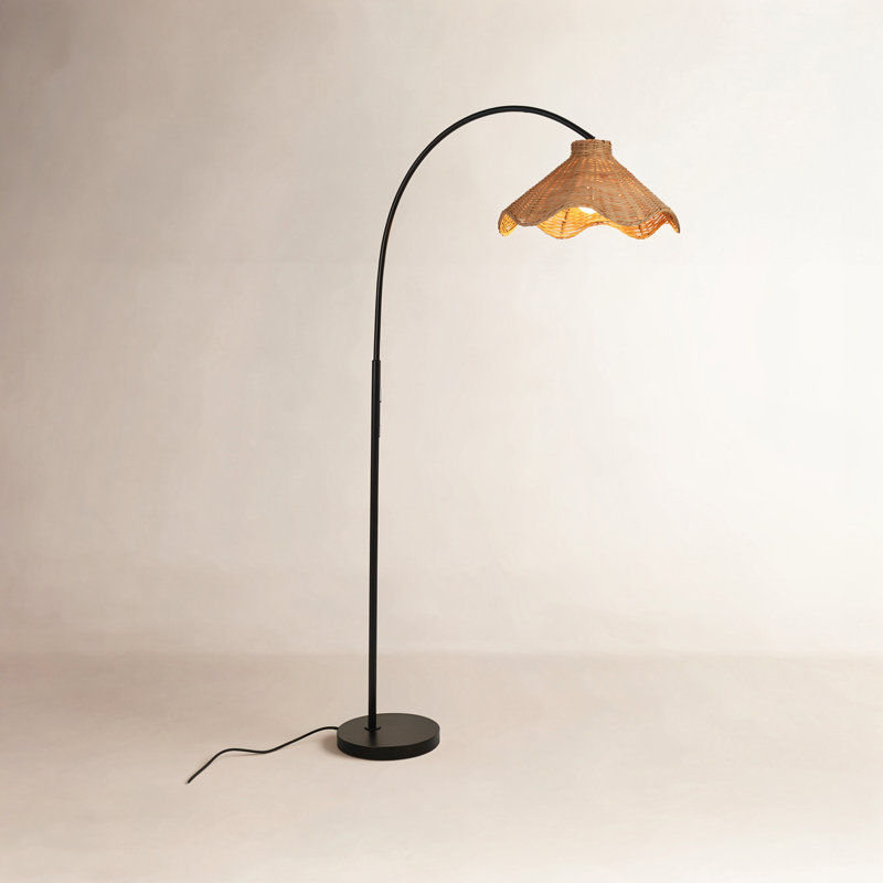Lampe sur pied arquée en rotin 70,5 po Millerville, Mat