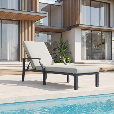 Outdoor Chaise Lounge - Reclining iron Daybed With Removable Pad For Sunbathing & Relaxation