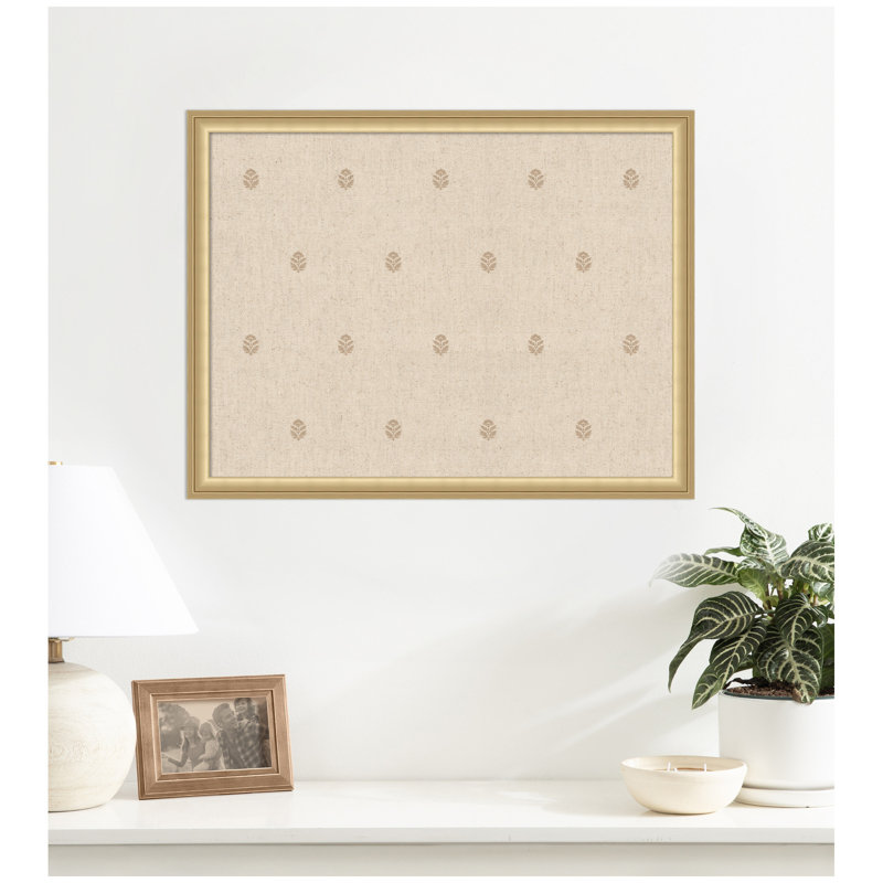 Babillard en tissu imprimé en lin avec imprimé de blocs botaniques beiges Kate et Laurel, H 20 po x l 26 po, Beige, Gold