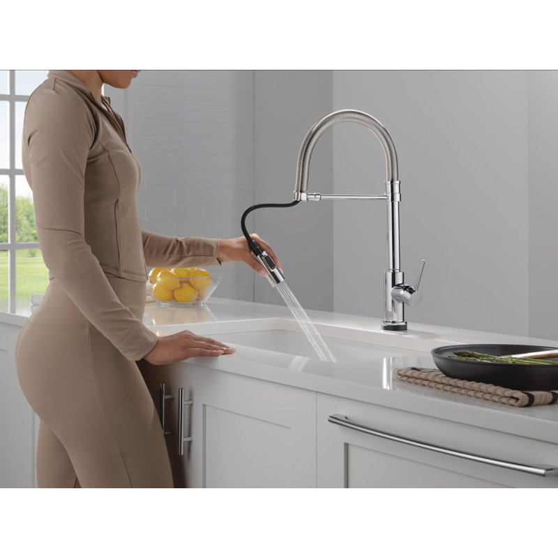 Trinsic Touch2O Kitchen Faucet with Touchless Technology, Chrome