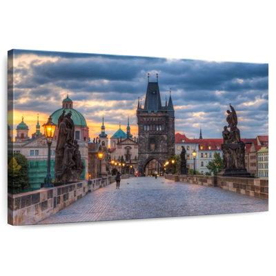 Lilie Prague Charles Bridge