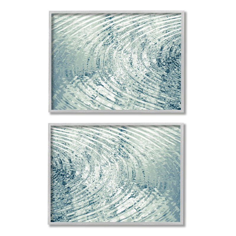 «Symmetric Ripples in Water Blue Light Reflection» par Maggie Olsen - ensemble de 2 photographies, H 14 po x l 11 po