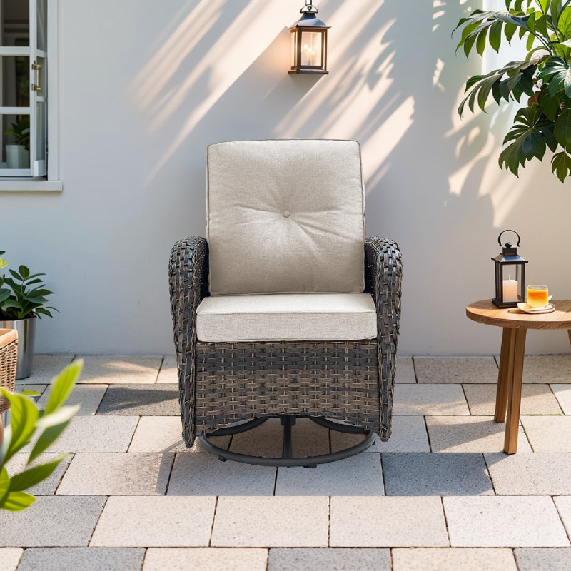 Chaise berçante pivotante avec coussins Braxleigh, Brun, Beige
