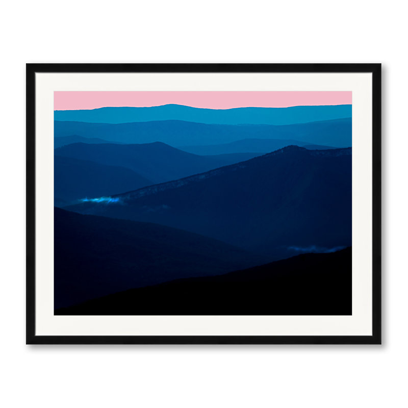 «Blue Ridge Twilight» par Scott Wurzel - photographie, Papier avec cadre noir, 30" H x 24" W