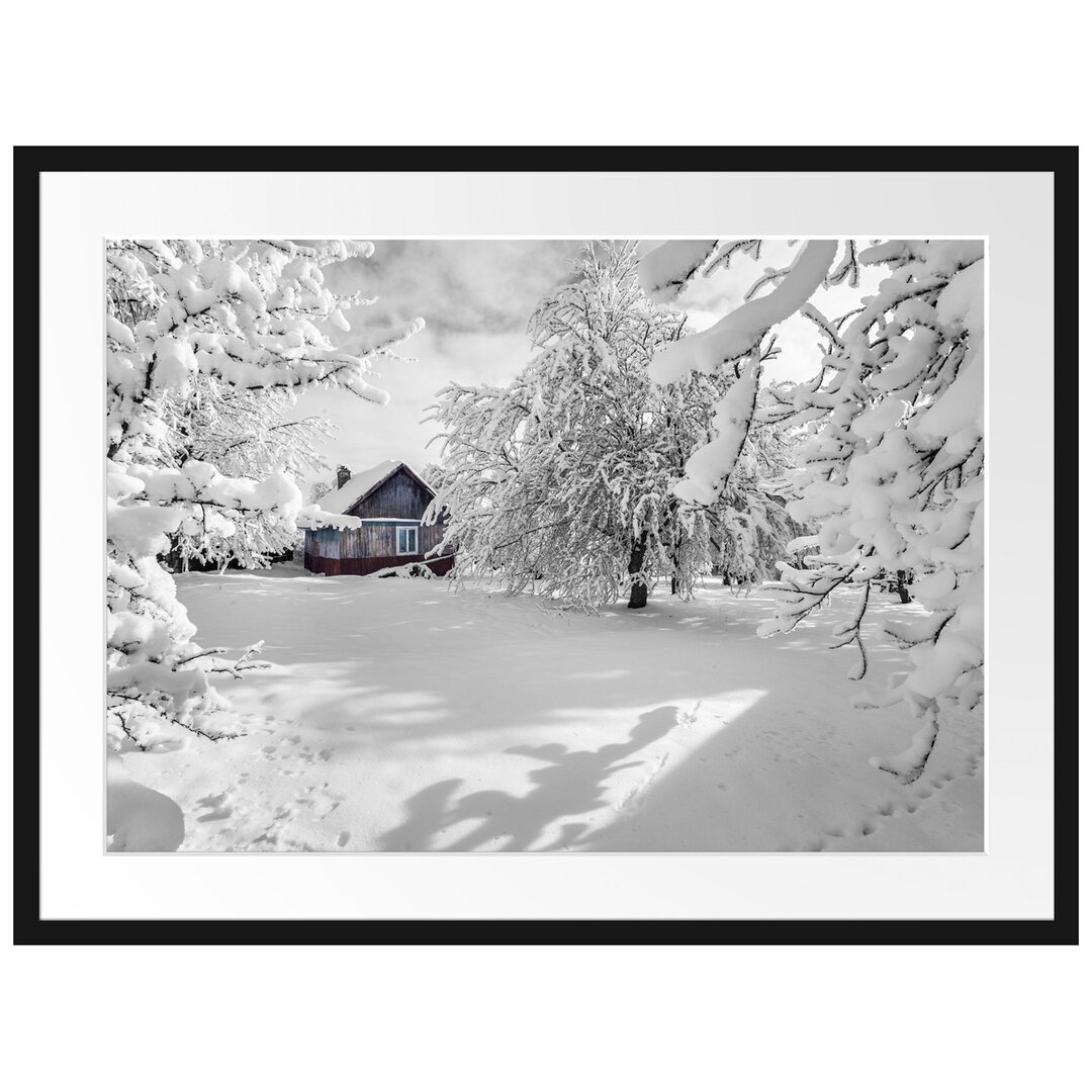 Gerahmtes Poster Hütte in schöner Winterlandschaft