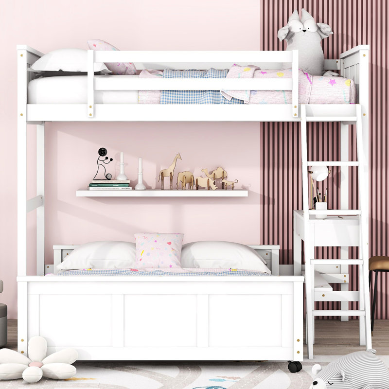 Lit simple superposé au dessus d'un lit double blanc avec bureau - pratique pour travailler et apprendre la qualité de votre maison