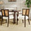 Chaises de salle à manger de style Mid-Century à accoudoirs de couleur noyer et beige de 2 avec accoudoirs, sièges rembourrés confortables, structure en bois d'hévéa massif, style de chaise de table ajustée, accoudoirs, rembourrage en mousse souple