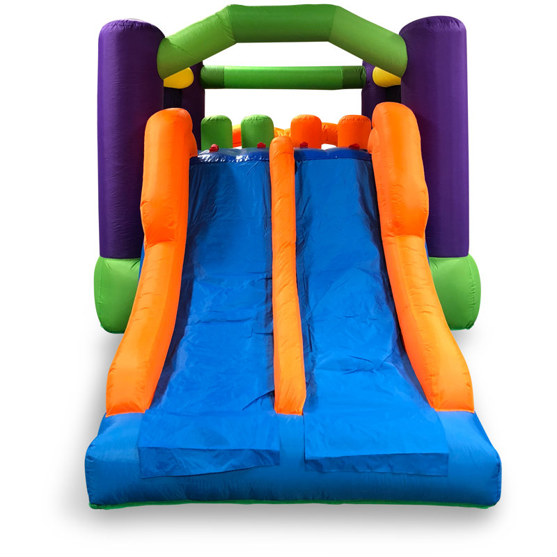 Jeu gonflable course d'obstacles