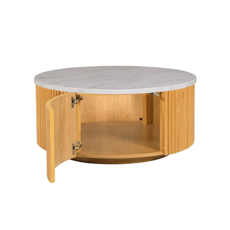 Table basse en bois naturel avec incrustation de faux marbre blanc et espace de rangement rond de style spacieux