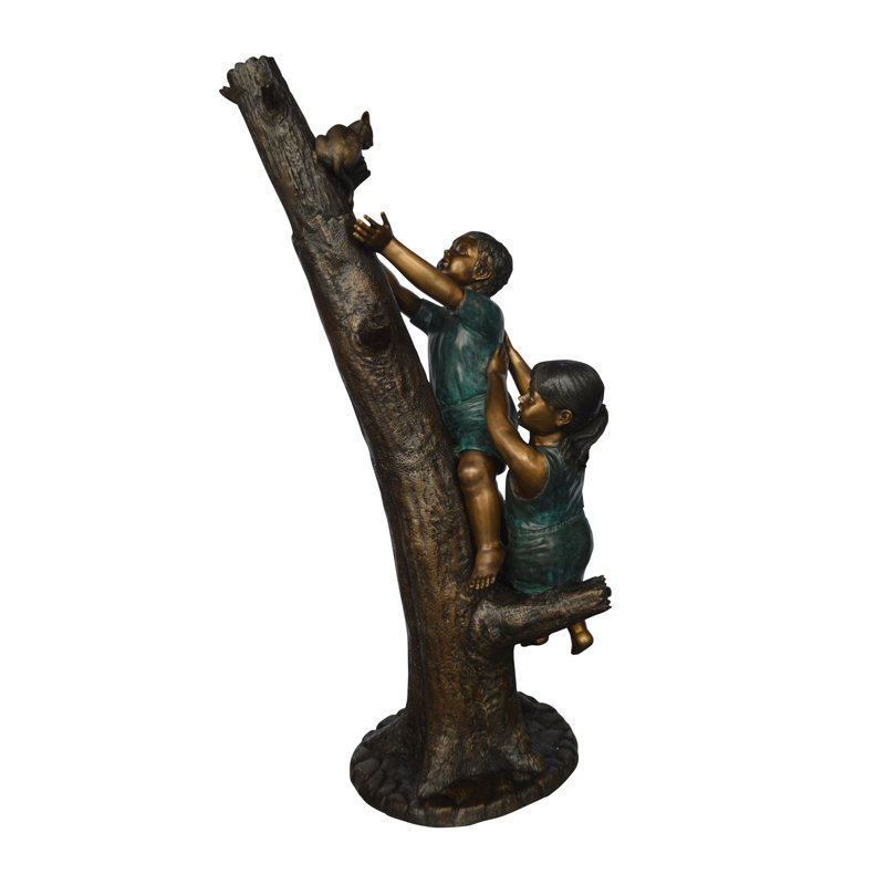 Enfants qui atteignent un arbre pour une statue de chat en bronze - Taille: L 24 po x l 21 po x H 64 po.