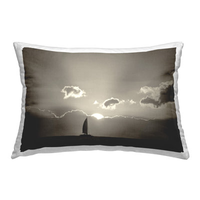 Coussin dÃ©coratif imprimÃ© Â« Soleil sur un bateau Â», crÃ©ation de Dennis Frates