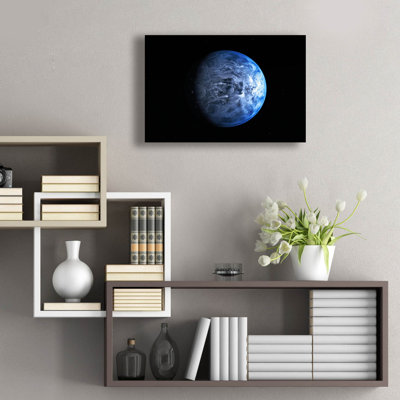  «Nasa Hubble Finds A True Blue Planet-» par la NASA, art mural en verre acrylique, 24 po x 16 po